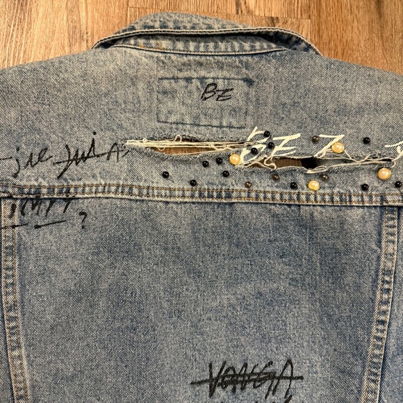 Scripted Distressed Denim Jacket Women’s L Flannel Sleeves Graffiti Embellished - Picture 6 of 8